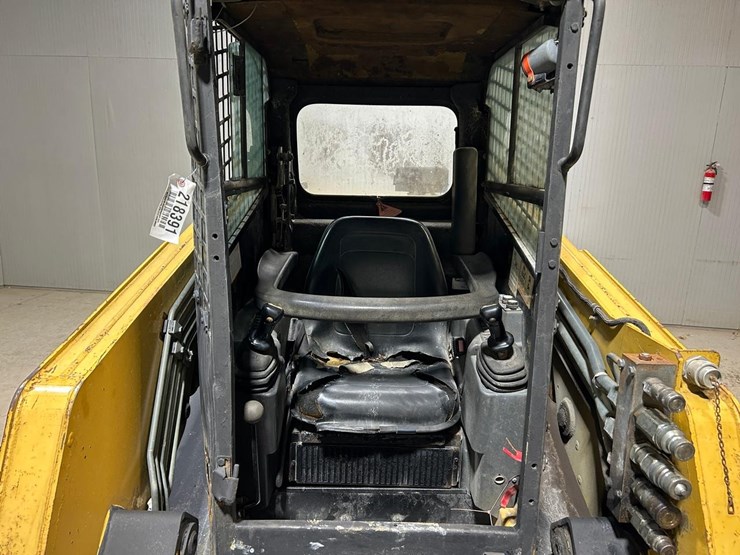 asv-rc-100-skid-steer-loader-image-19