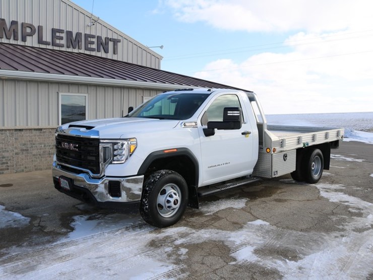 2022-gmc-5500-image-2