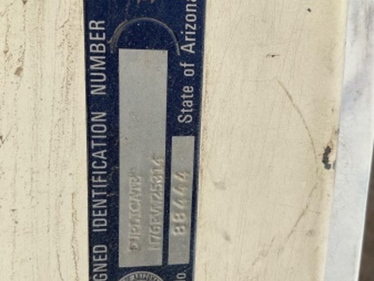 1975-ford-700-image-16