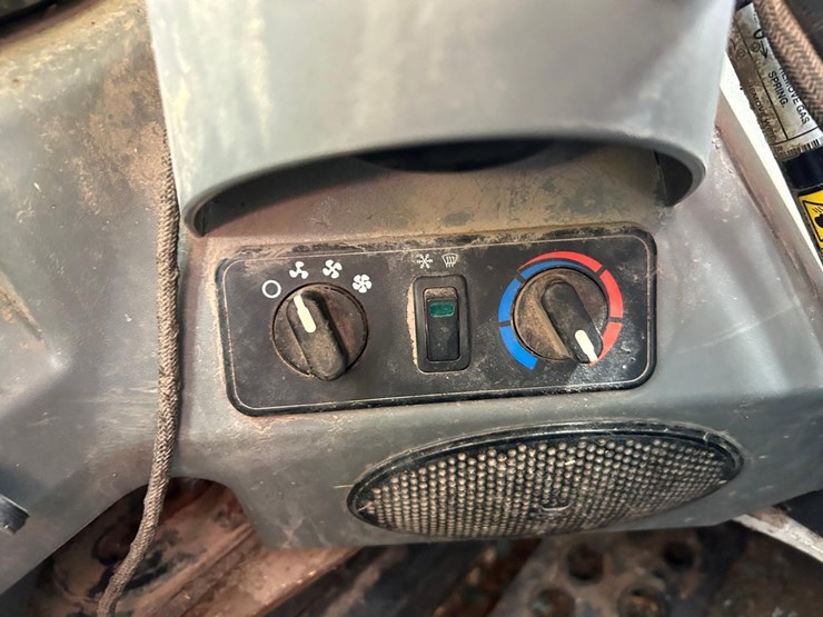 2015-bobcat-t870-image-26