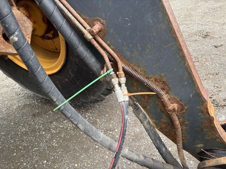 2005-deere-624j-image-15