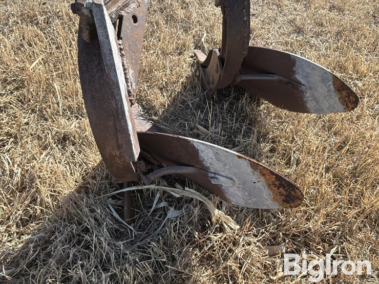 3-pt-2-bottom-plow-image-12