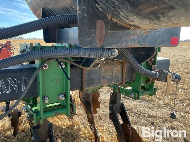 schlagel-8r30-strip-till-image-11