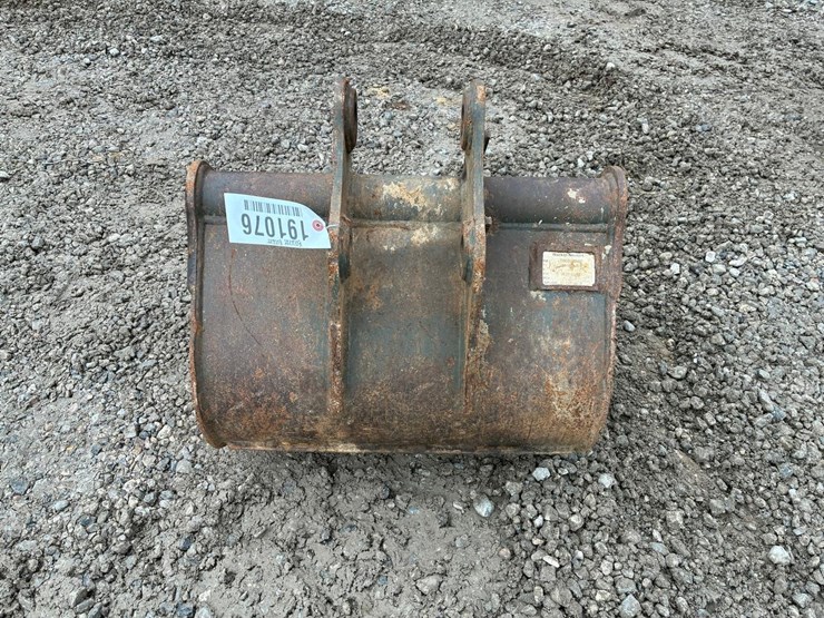 wacker-neuson-24”-backhoe-bucket-image-3