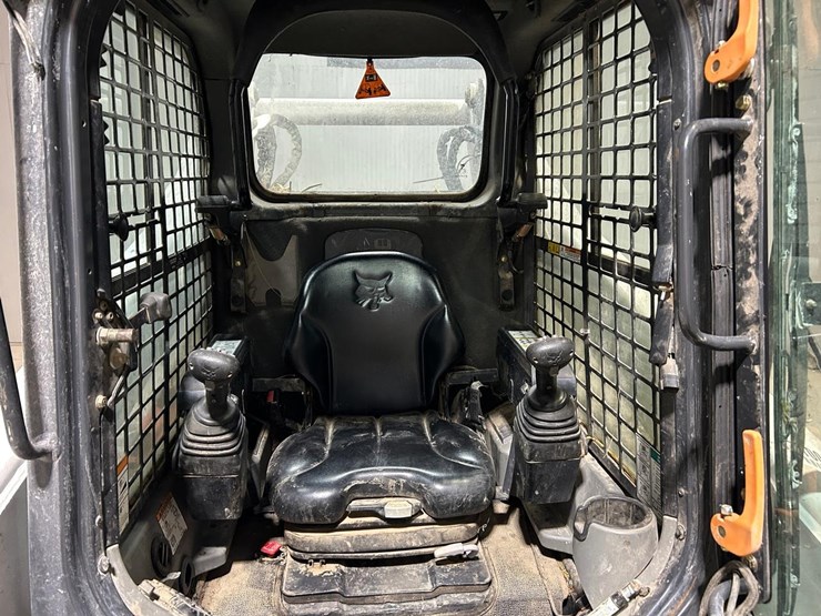 2015-bobcat-t870-image-19