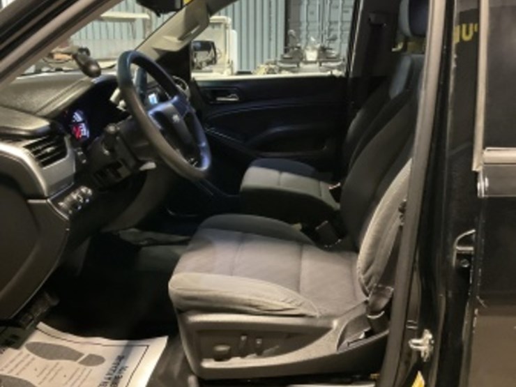 2015-chevrolet-tahoe-image-22