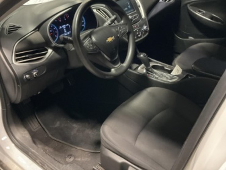 2017-chevrolet-malibu-ls-sdn-image-23