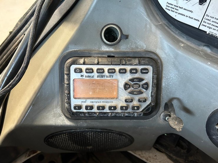 2016-bobcat-t870-image-26