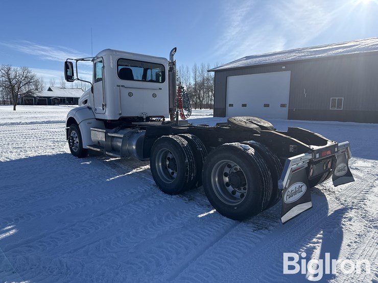 2010-peterbilt-384-image-7