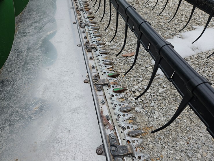 john-deere-630f-image-11