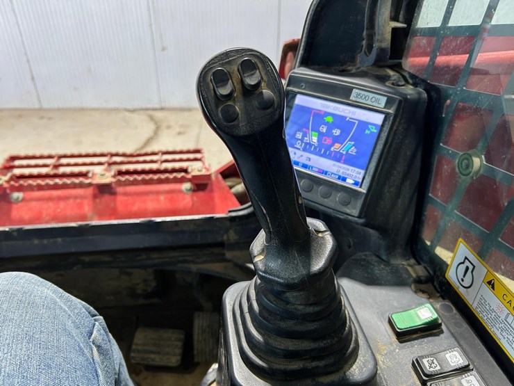 2021-takeuchi-tl12v2-image-23