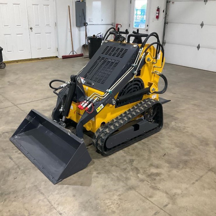 #1005 • Unused Landhero LDH-T460-CEM Mini Skid Steer