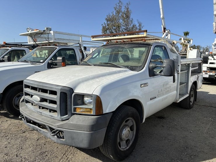 2005-ford-f350-image-1