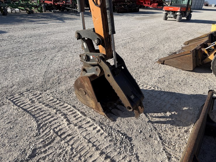 2019-case-cx57c-image-26