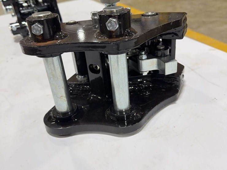 sdlanch-mini-excavator-quick-attach-image-6