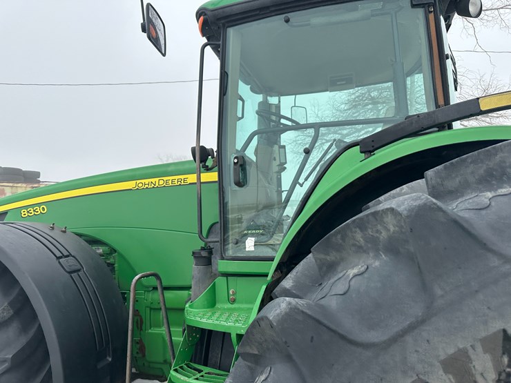 john-deere-8330-image-33