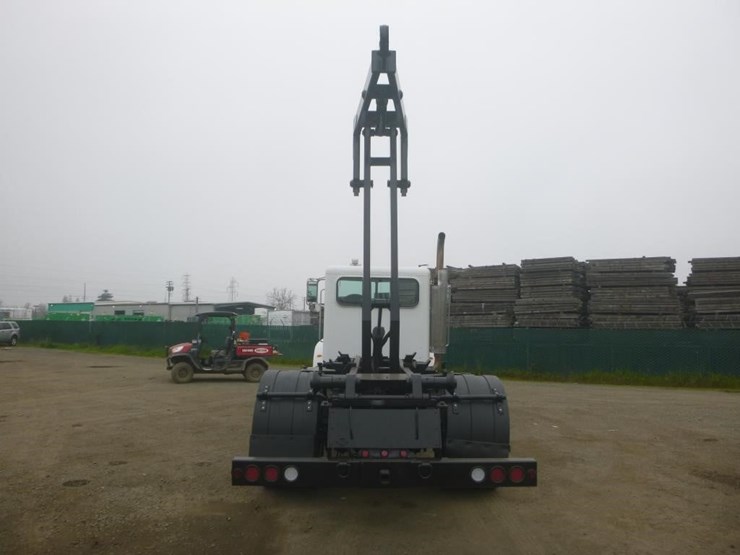 2011-peterbilt-337-image-8