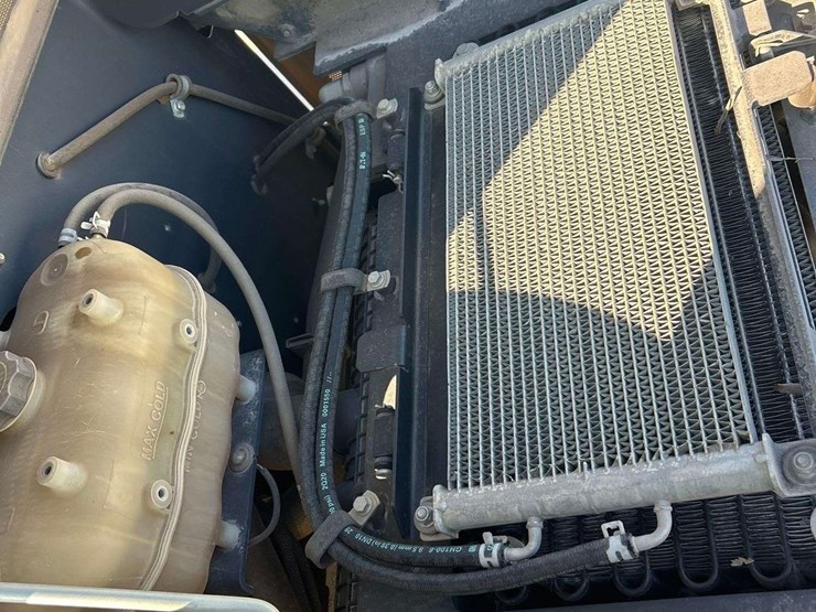 2020-john-deere-624l-articulated-wheel-loader-image-8