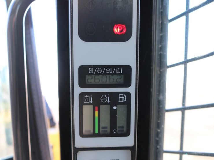 2017-new-holland-l220-image-12