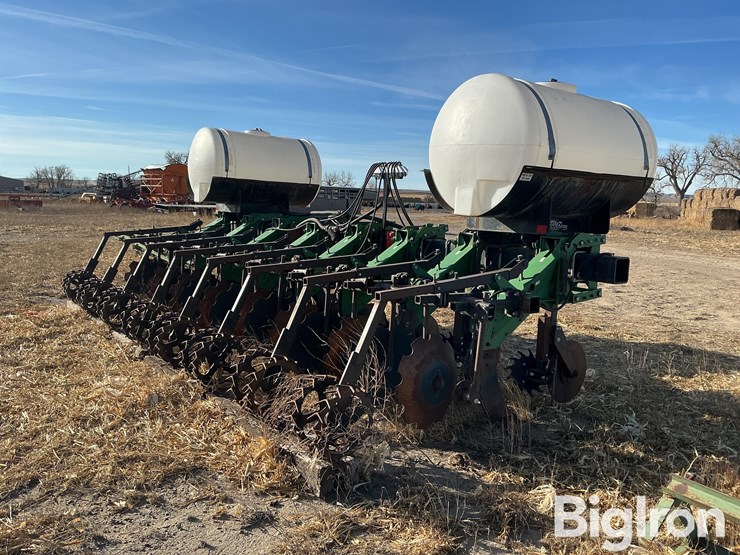 schlagel-8r30-strip-till-image-5