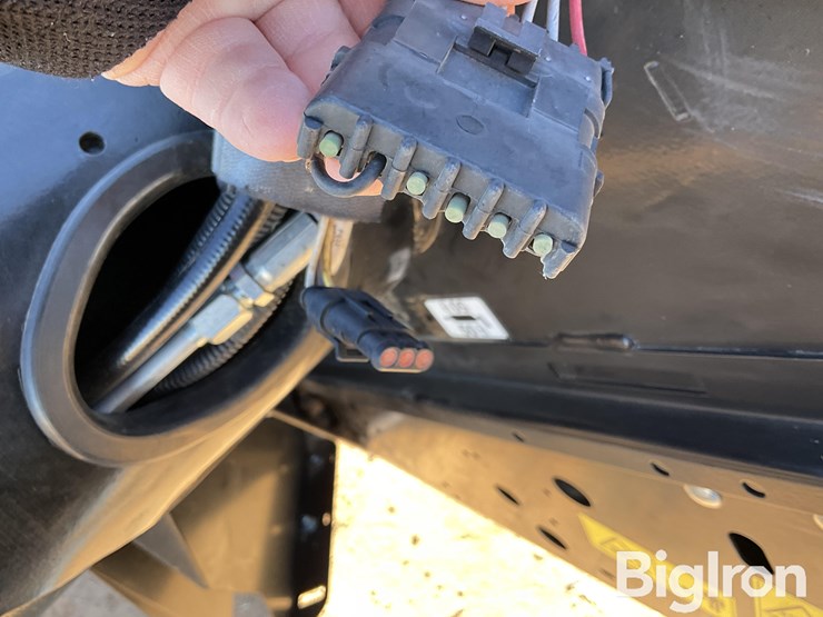 2021-john-deere-430d-image-17