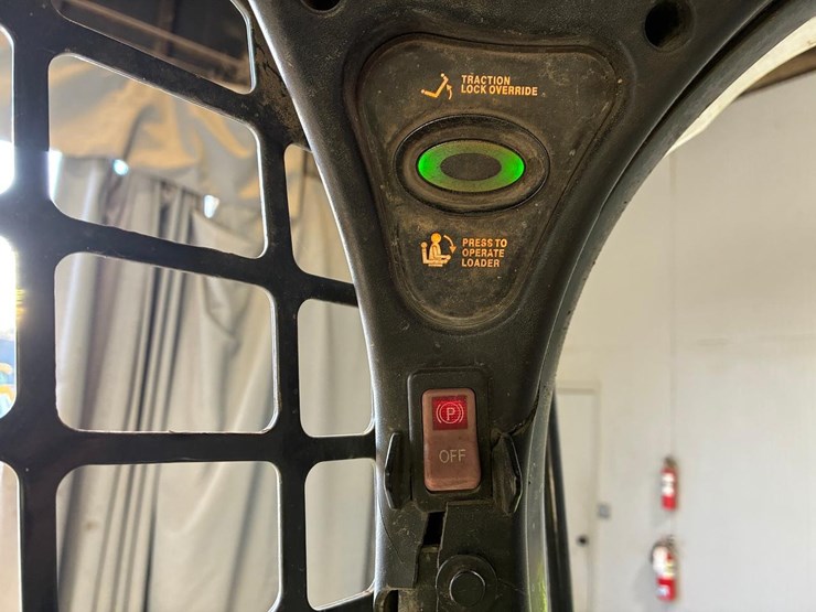 2020-bobcat-t770-image-26