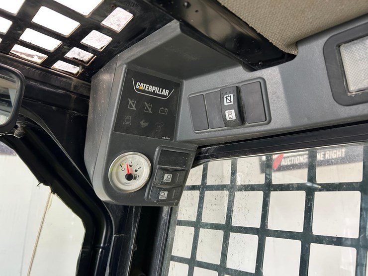 2015-caterpillar-226b3-image-23