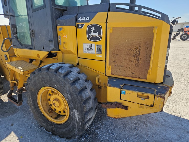 2021-deere-444p-image-14
