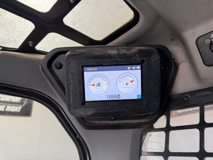 2020-bobcat-t64-image-23