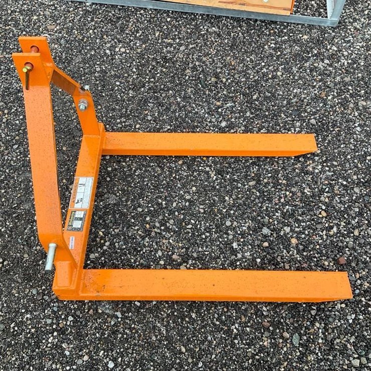 #1350 • Unused Wolverine 3-Point Forks