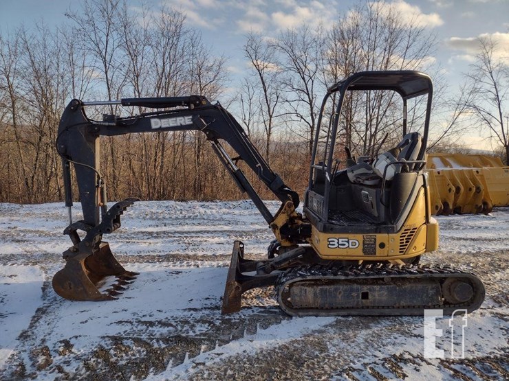 2013-deere-35d-image-1
