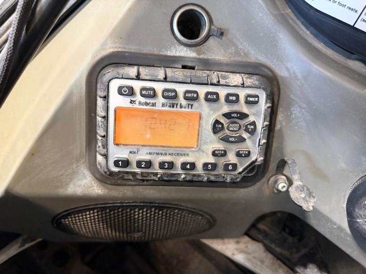 2016-bobcat-t870-image-58