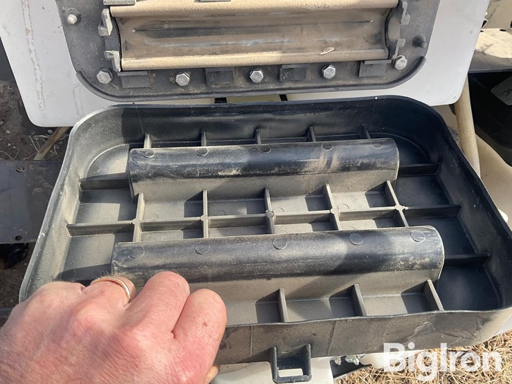 international-1250-image-12