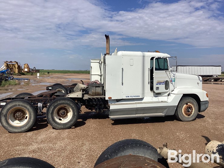 2000-freightliner-fld120-image-4