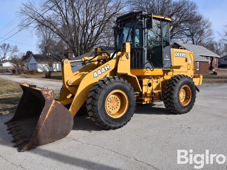 2003-john-deere-444h-image-1