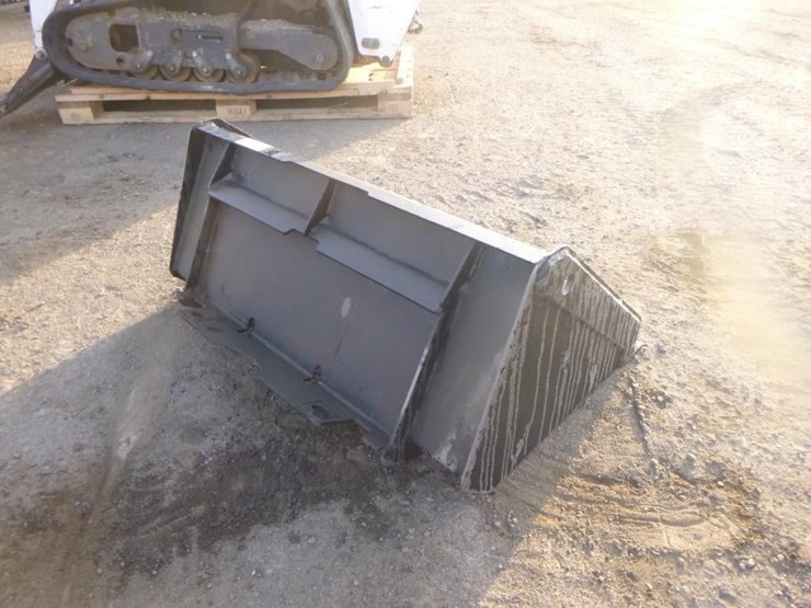 unused-33"-mini-skid-steer-g/p-bucket-image-3