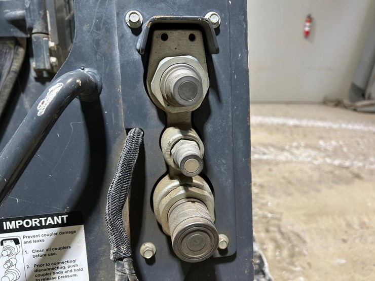 2023-deere-325g-image-11