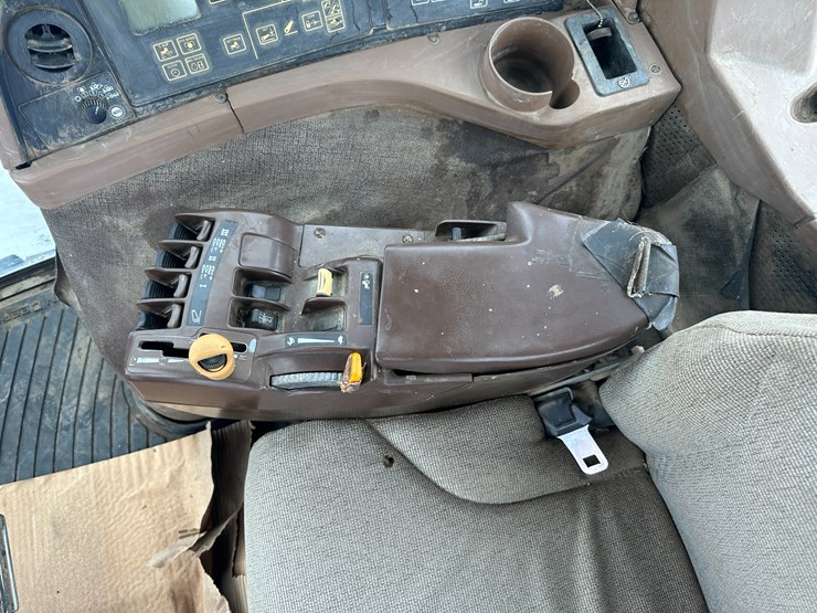 john-deere-8330-image-60