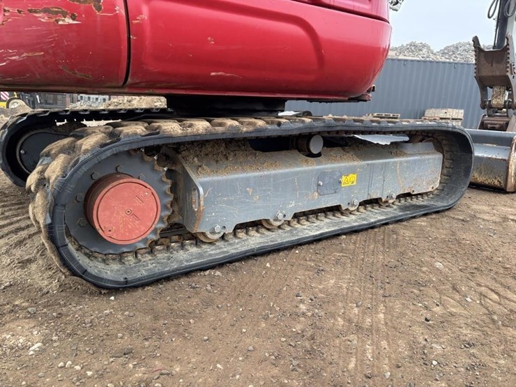 2021-takeuchi-tb240-image-23