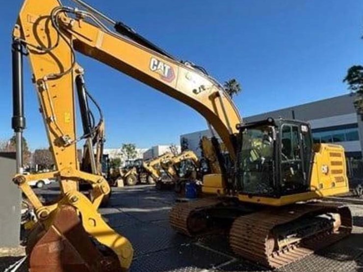 2021-caterpillar-320-image-1