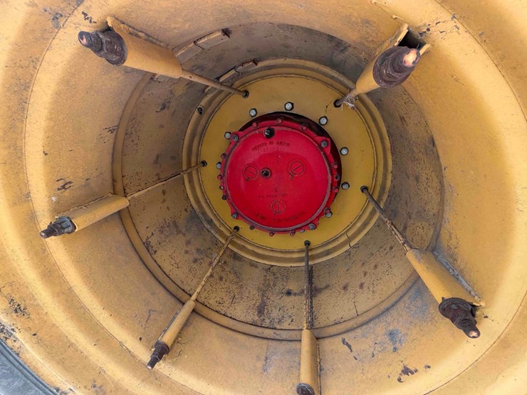 1979-versatile-835-image-30