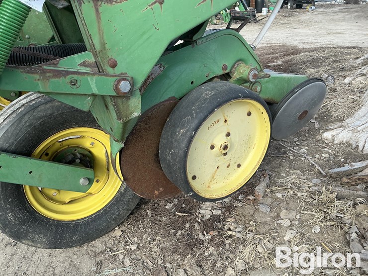john-deere-7200-image-16
