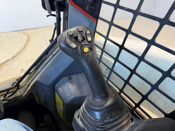 2020-bobcat-t64-image-20