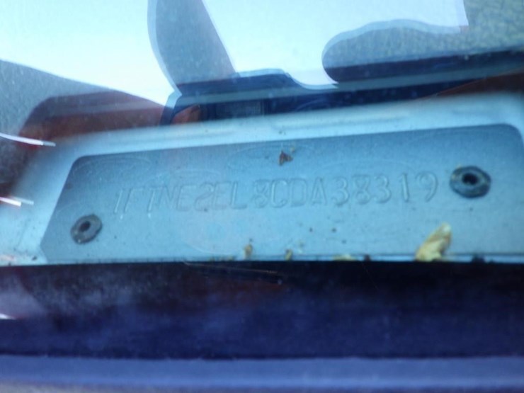 2012-ford-cargo-image-15