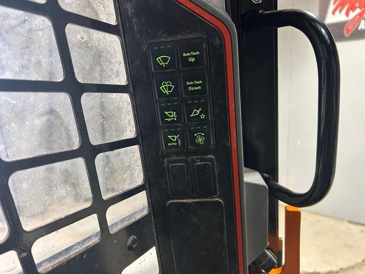 2021-bobcat-s76-image-26