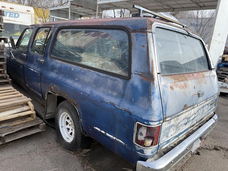 1973-chevrolet-suburban-image-7