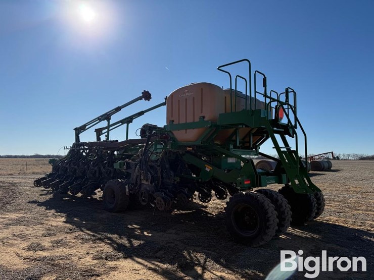 great-plains-yp4024a-3115-31r15-planter-image-7