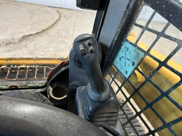 2022-caterpillar-259d3-image-25