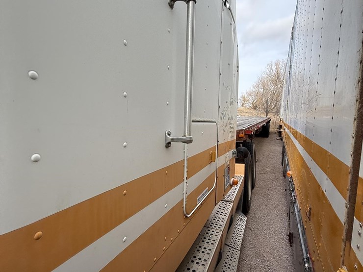 1988-freightliner-flc120-image-32