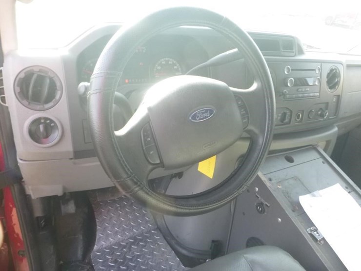 2017-ford-e350-image-11